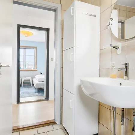 3 Bedroom Pet Friendly In *