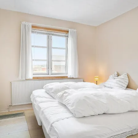 3 Bedroom Pet Friendly In *